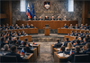Kaj je Državni zbor Republike Slovenije – in zakaj stranka s 6 % ne more govoriti, kot da je država njena